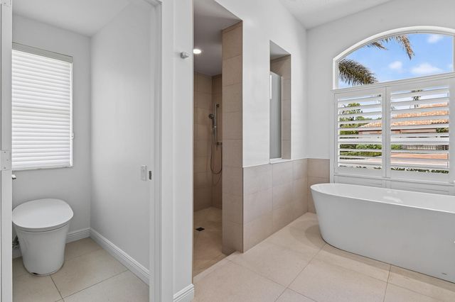 8091 SE Woodlake Lane W, Hobe Sound, FL 33455