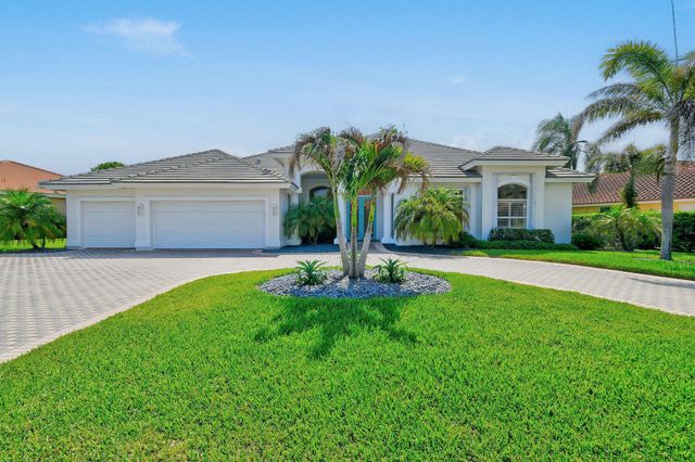 8091 SE Woodlake Lane W, Hobe Sound, FL 33455
