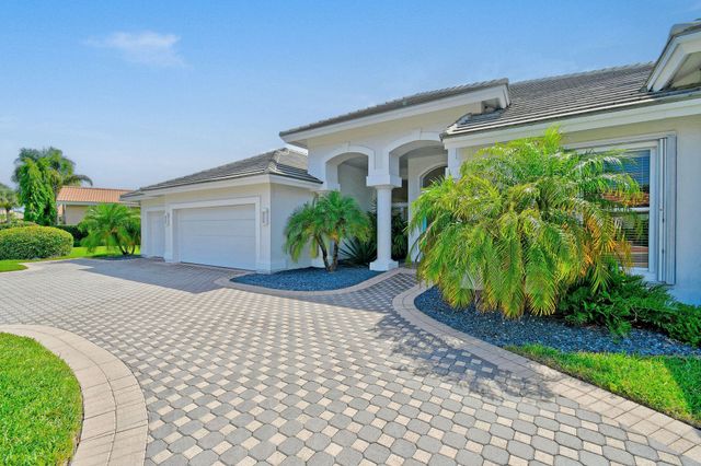 8091 SE Woodlake Lane W, Hobe Sound, FL 33455