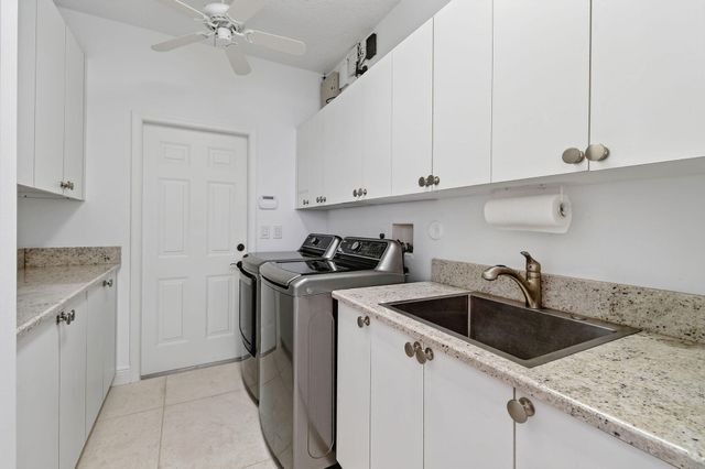 8091 SE Woodlake Lane W, Hobe Sound, FL 33455