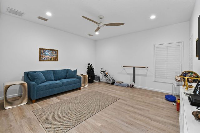 8091 SE Woodlake Lane W, Hobe Sound, FL 33455