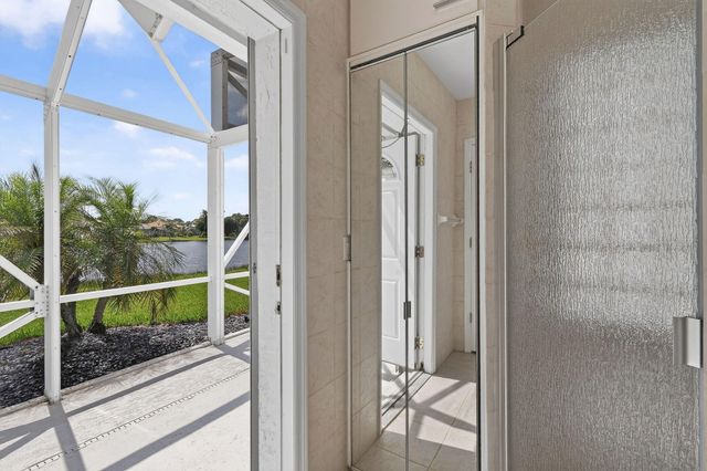 8091 SE Woodlake Lane W, Hobe Sound, FL 33455