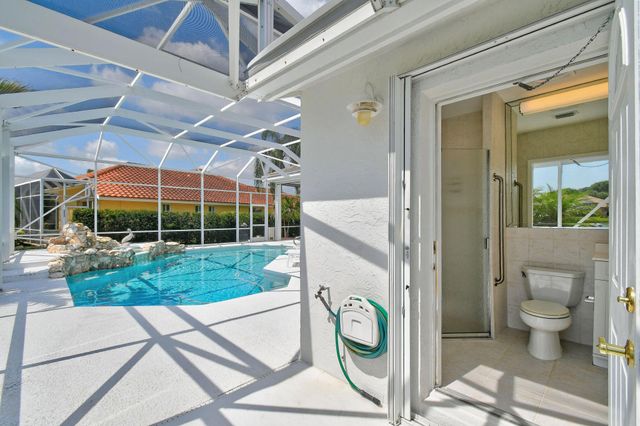 8091 SE Woodlake Lane W, Hobe Sound, FL 33455