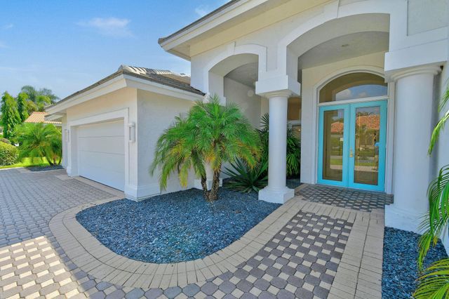 8091 SE Woodlake Lane W, Hobe Sound, FL 33455