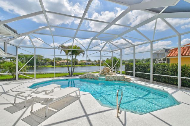 8091 SE Woodlake Lane W, Hobe Sound, FL 33455