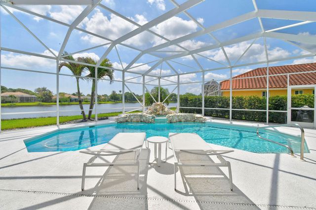 8091 SE Woodlake Lane W, Hobe Sound, FL 33455