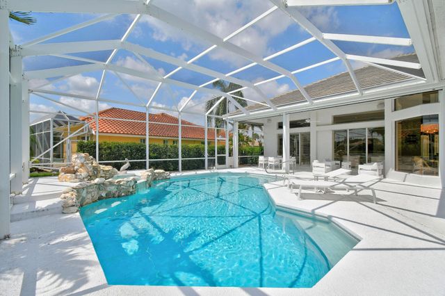 8091 SE Woodlake Lane W, Hobe Sound, FL 33455