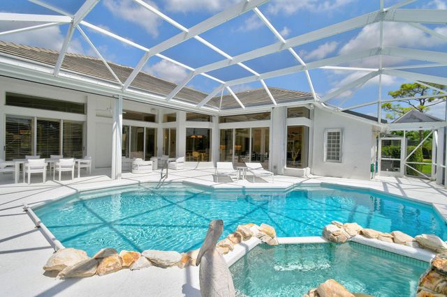 8091 SE Woodlake Lane W, Hobe Sound, FL 33455
