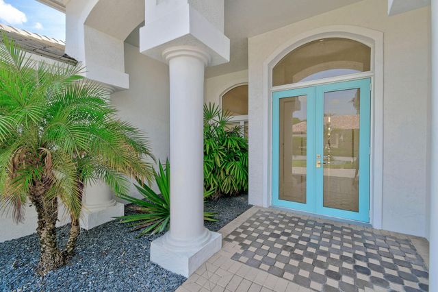 8091 SE Woodlake Lane W, Hobe Sound, FL 33455