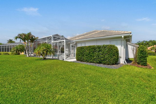 8091 SE Woodlake Lane W, Hobe Sound, FL 33455