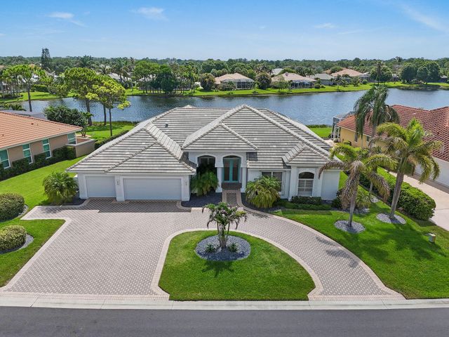8091 SE Woodlake Lane W, Hobe Sound, FL 33455