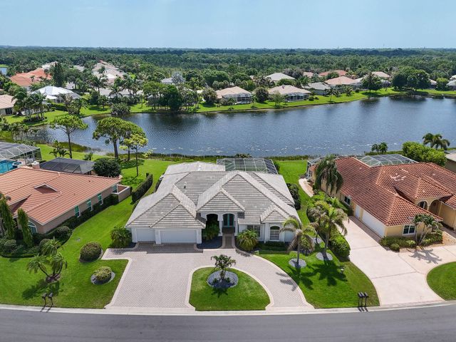 8091 SE Woodlake Lane W, Hobe Sound, FL 33455