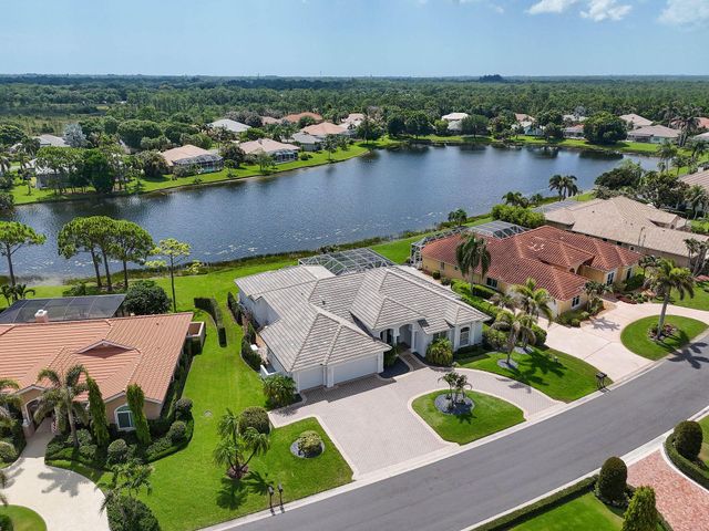 8091 SE Woodlake Lane W, Hobe Sound, FL 33455