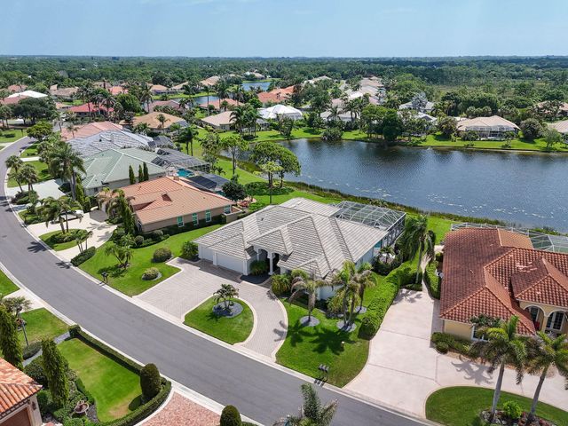 8091 SE Woodlake Lane W, Hobe Sound, FL 33455