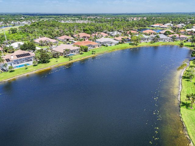 8091 SE Woodlake Lane W, Hobe Sound, FL 33455