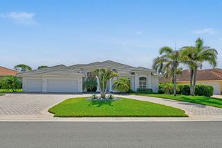 8091 SE Woodlake Lane W, Hobe Sound, FL 33455