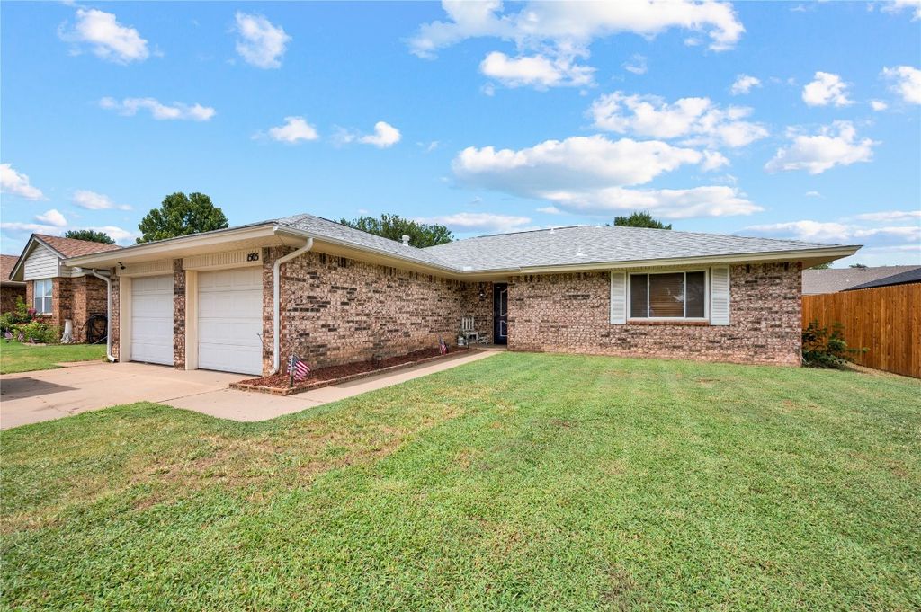 1505 NE 2nd Street, Moore, OK 73160