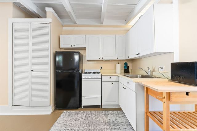 298 Moomuku Place, Honolulu, HI 96821