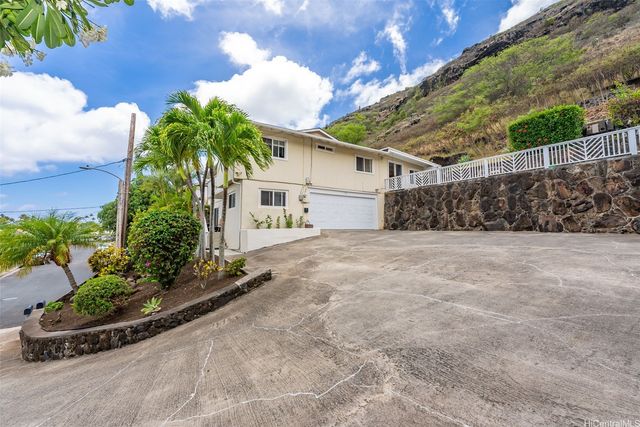 298 Moomuku Place, Honolulu, HI 96821