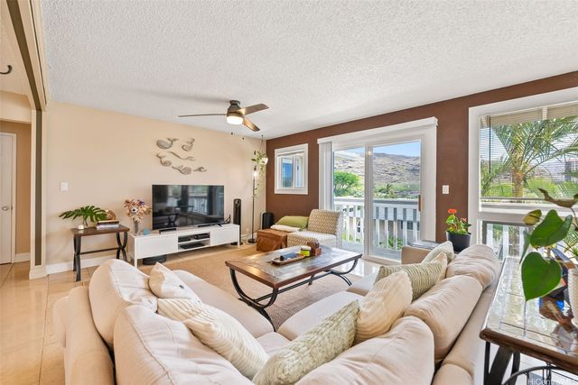 298 Moomuku Place, Honolulu, HI 96821