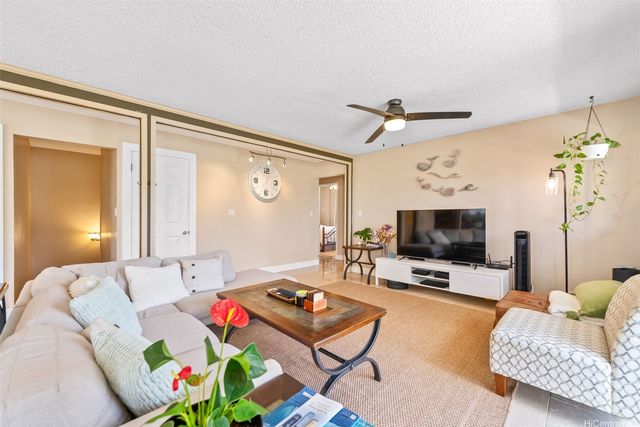 298 Moomuku Place, Honolulu, HI 96821