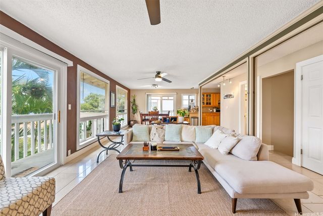 298 Moomuku Place, Honolulu, HI 96821