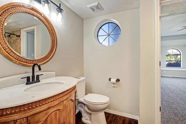 564 NICKLAUS Drive SE, Rio Rancho, NM 87124