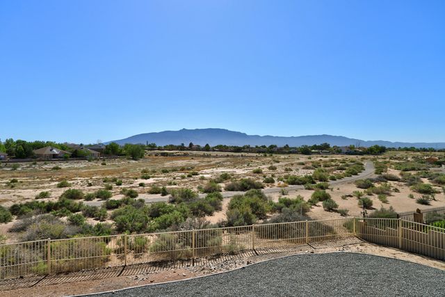 564 NICKLAUS Drive SE, Rio Rancho, NM 87124