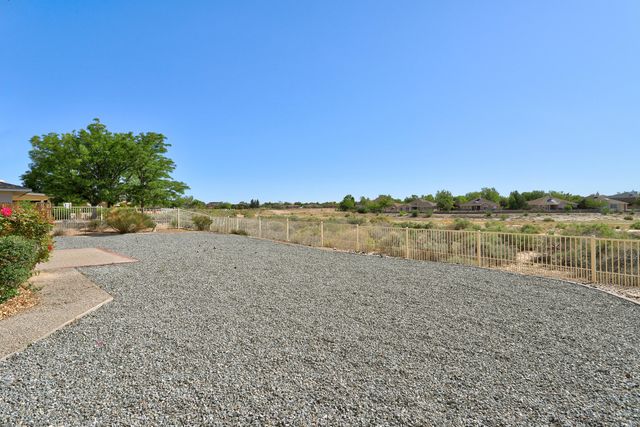 564 NICKLAUS Drive SE, Rio Rancho, NM 87124