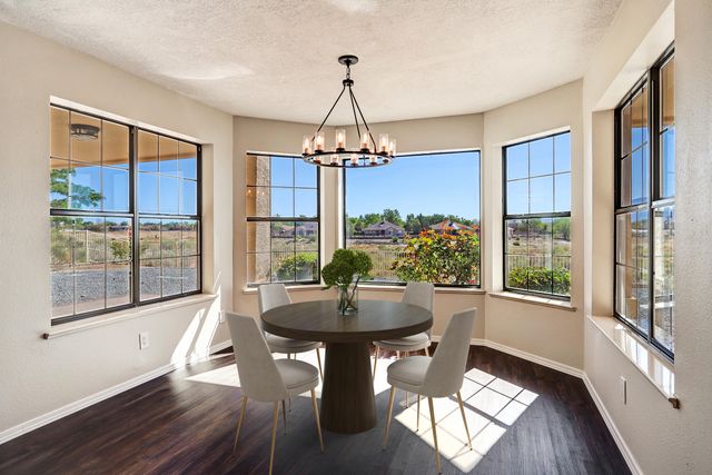 564 NICKLAUS Drive SE, Rio Rancho, NM 87124