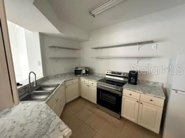 5536 METROWEST BOULEVARD 8-101, Orlando, FL 32811