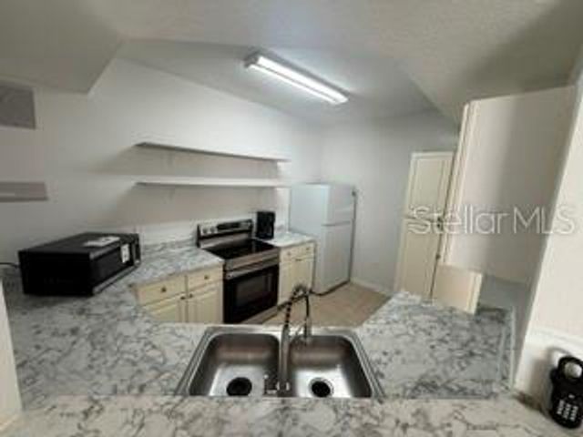 5536 METROWEST BOULEVARD 8-101, Orlando, FL 32811