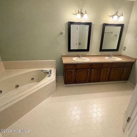 125 Bishop Drive, Winterville, NC 28590