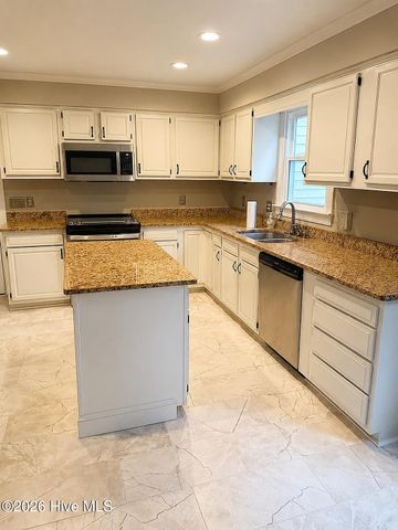 125 Bishop Drive, Winterville, NC 28590