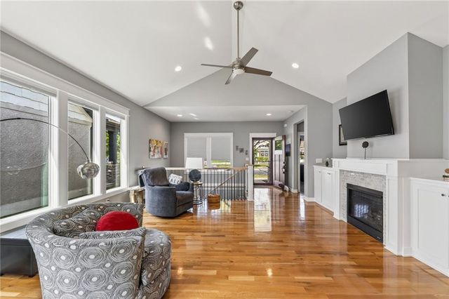 8125 N Farley Avenue, Kansas City, MO 64158
