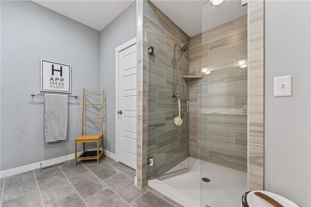 8125 N Farley Avenue, Kansas City, MO 64158