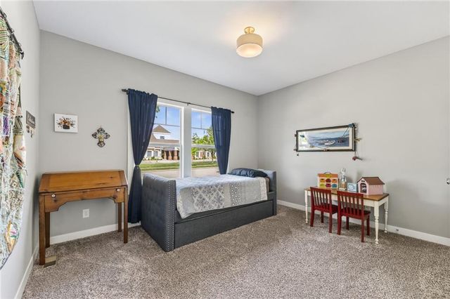 8125 N Farley Avenue, Kansas City, MO 64158