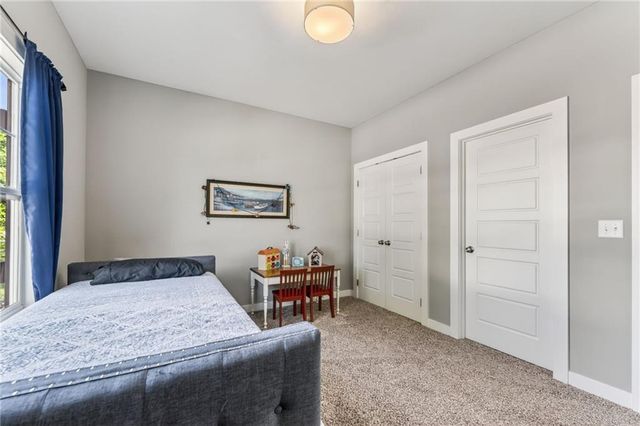 8125 N Farley Avenue, Kansas City, MO 64158