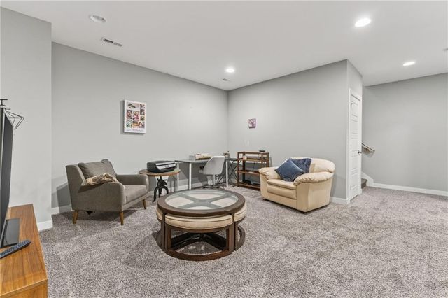 8125 N Farley Avenue, Kansas City, MO 64158