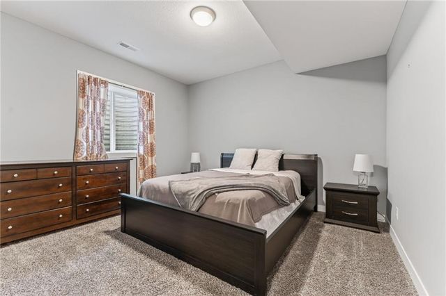 8125 N Farley Avenue, Kansas City, MO 64158