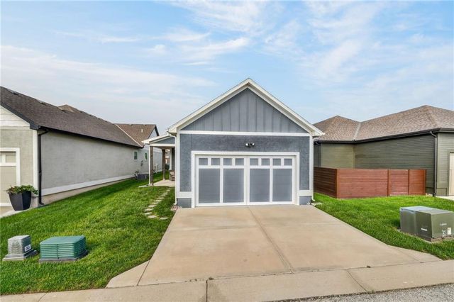 8125 N Farley Avenue, Kansas City, MO 64158