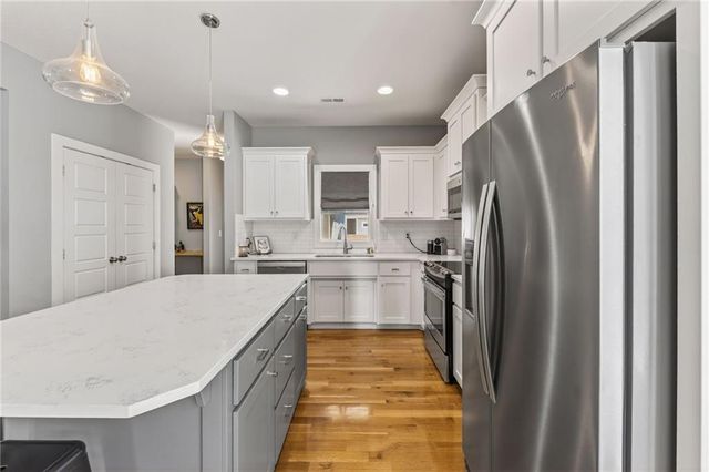 8125 N Farley Avenue, Kansas City, MO 64158