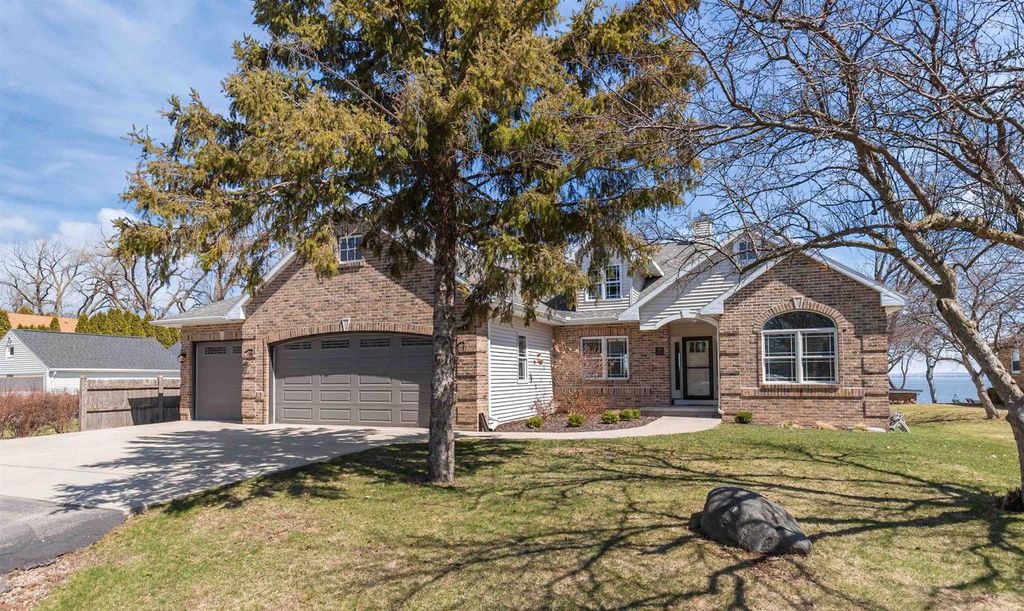 3366 HARBOR BAY ROAD, Oshkosh, WI 54901