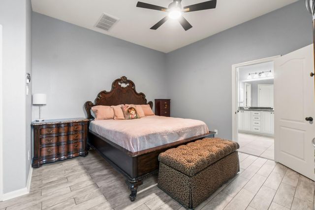 113 Logan Pass Court, Montgomery, TX 77316
