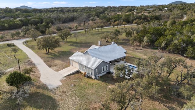 789 Privilege Estates, Pipe Creek, TX 78063