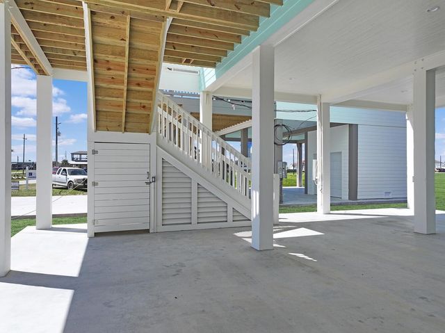 1989 Pedregal Drive, Crystal Beach, TX 77650