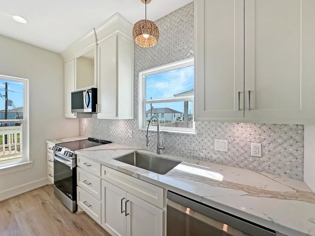 1989 Pedregal Drive, Crystal Beach, TX 77650