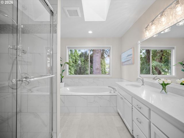 5040 Sw GREENWOOD Cir, Tualatin, OR 97062