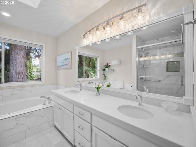 5040 Sw GREENWOOD Cir, Tualatin, OR 97062