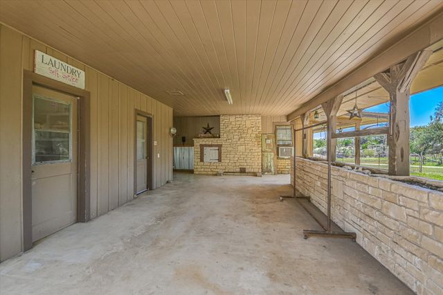 5421 PURGATORY RD, San Marcos, TX 78666